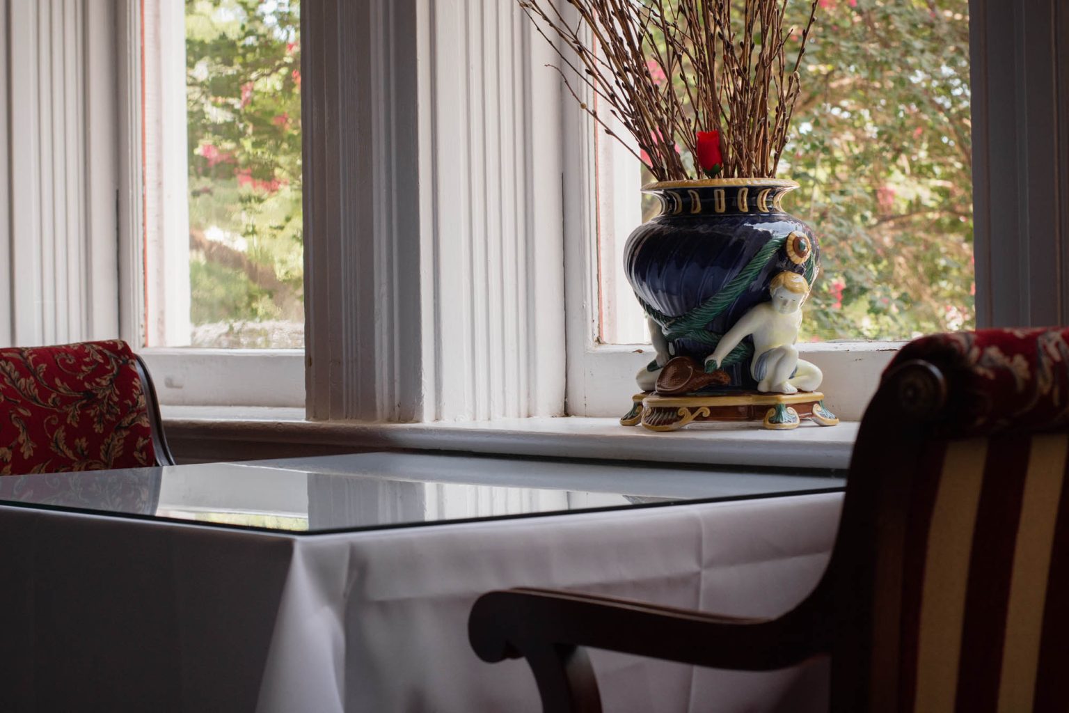 Decor in dining room at hotel on St. Charles Avenue