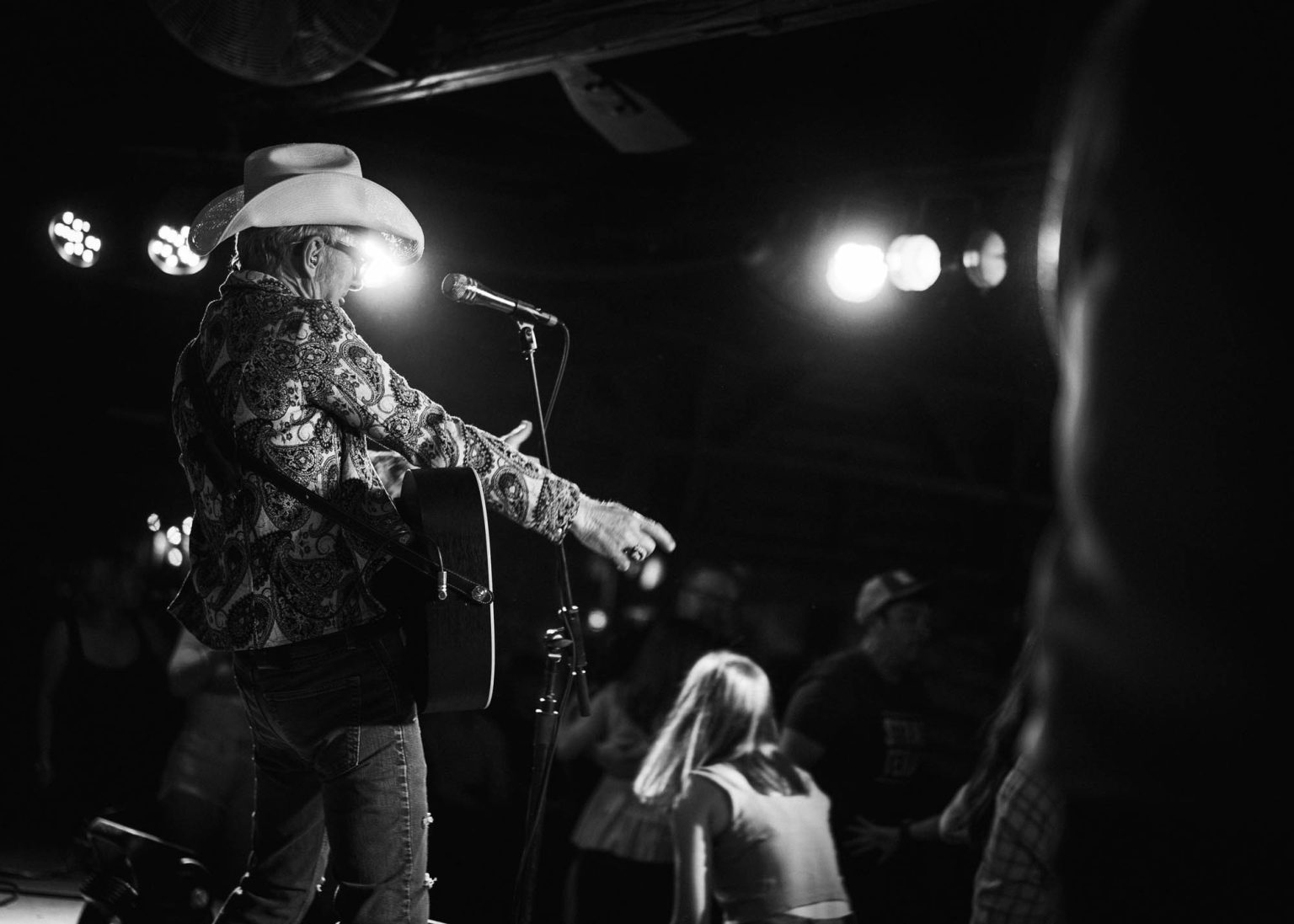 Lead guitarist and singer Kevin Geil pointing jokingly to crowd while on stage at Gruene Hall