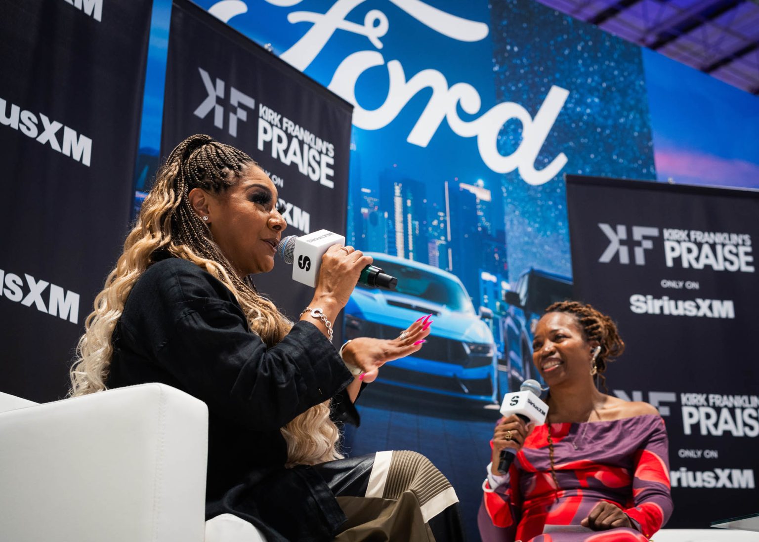 Talking on stage with the interviewer before her rehearsal performance